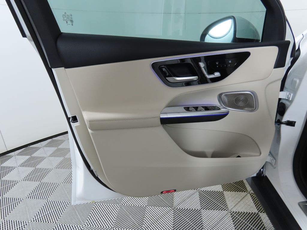 2025 Mercedes-Benz GLC 300 25