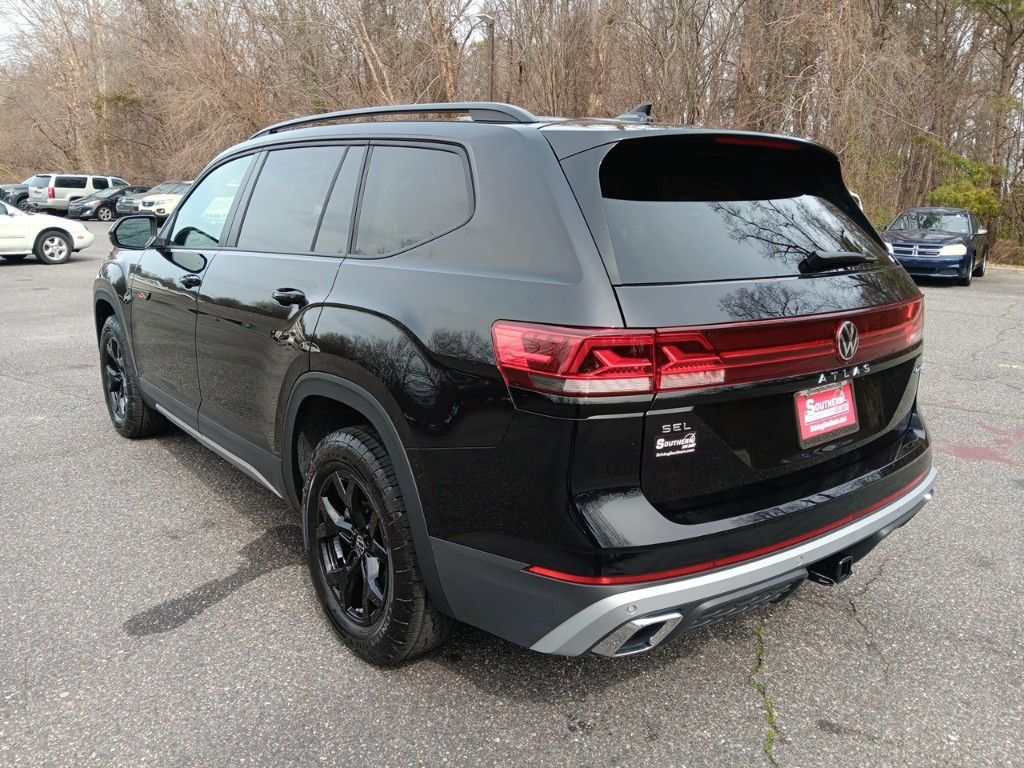 2024 Volkswagen Atlas 2.0T Peak Edition SEL 3