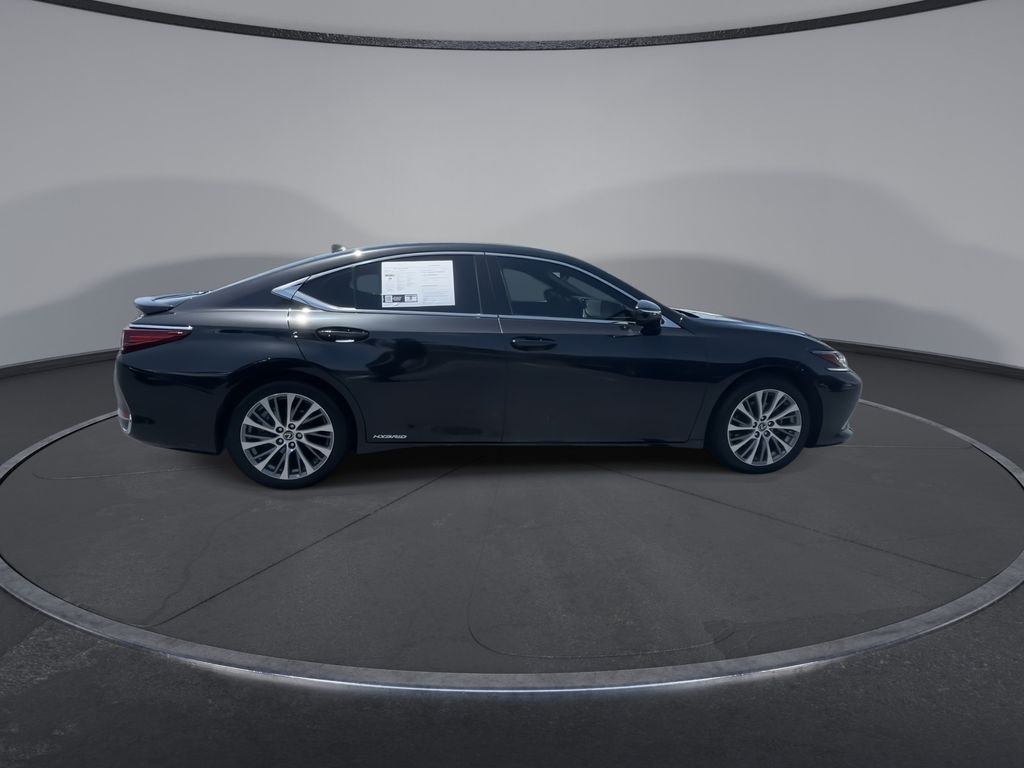 Thumbnail: 2021 Lexus ES - 9