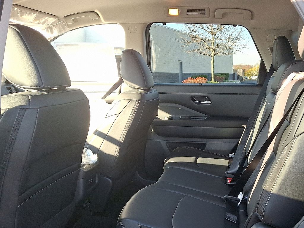 Thumbnail: 2025 Nissan Pathfinder - 8