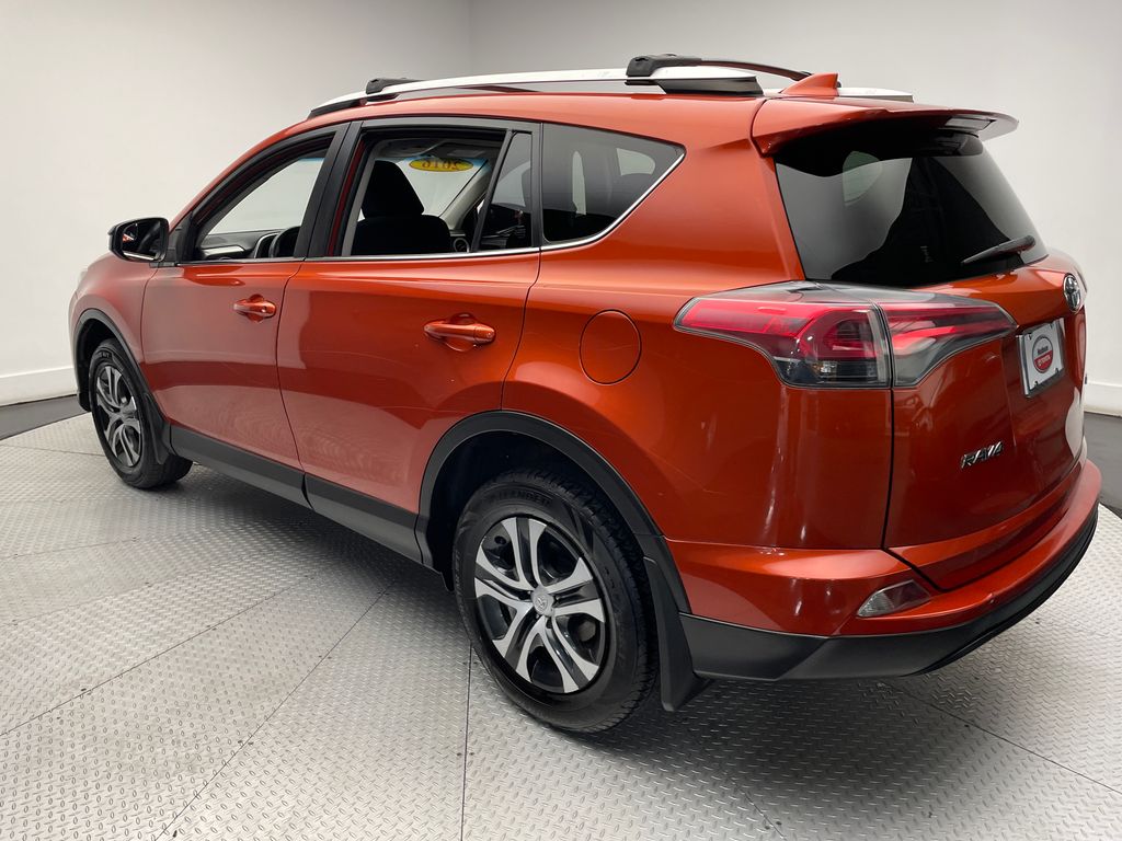 2016 Toyota RAV4 LE 7