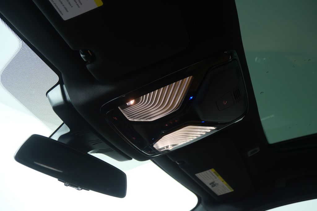 Thumbnail: 2023 BMW 5 Series - 21