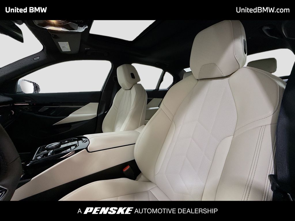 Thumbnail: 2026 BMW 5 Series - 5