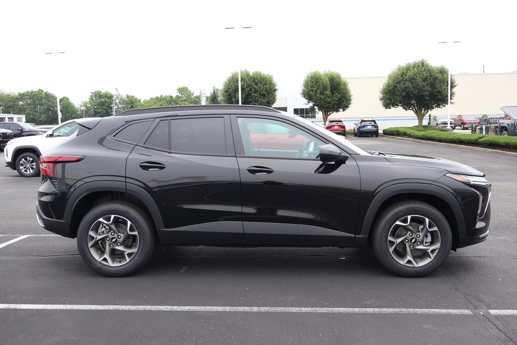Thumbnail: 2025 Chevrolet Trax - 7