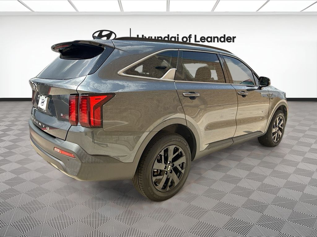 2021 Kia Sorento S 5