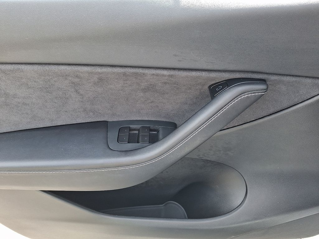 Thumbnail: 2021 Tesla Model Y - 10