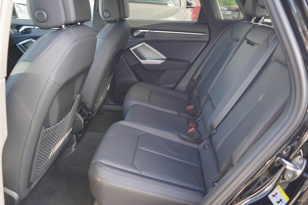 Thumbnail: 2025 Audi Q3 - 7