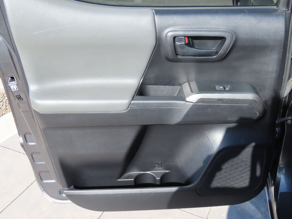 2020 Toyota Tacoma SR5 25