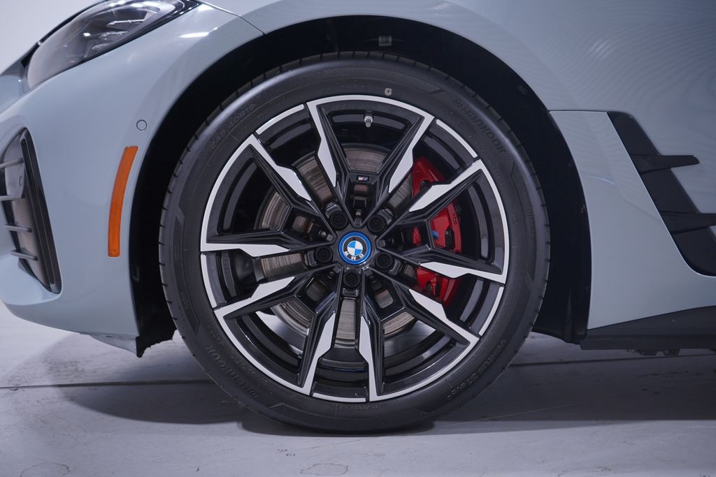 Thumbnail: 2023 BMW i4 - 2