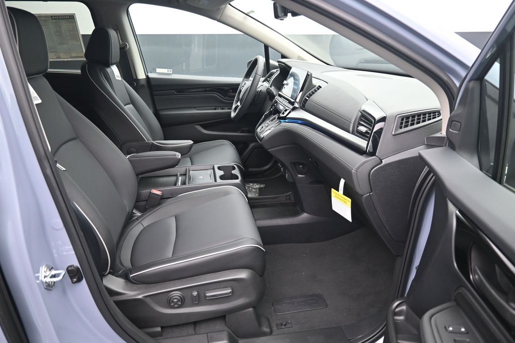 New 2026 Gray Honda Touring image 9