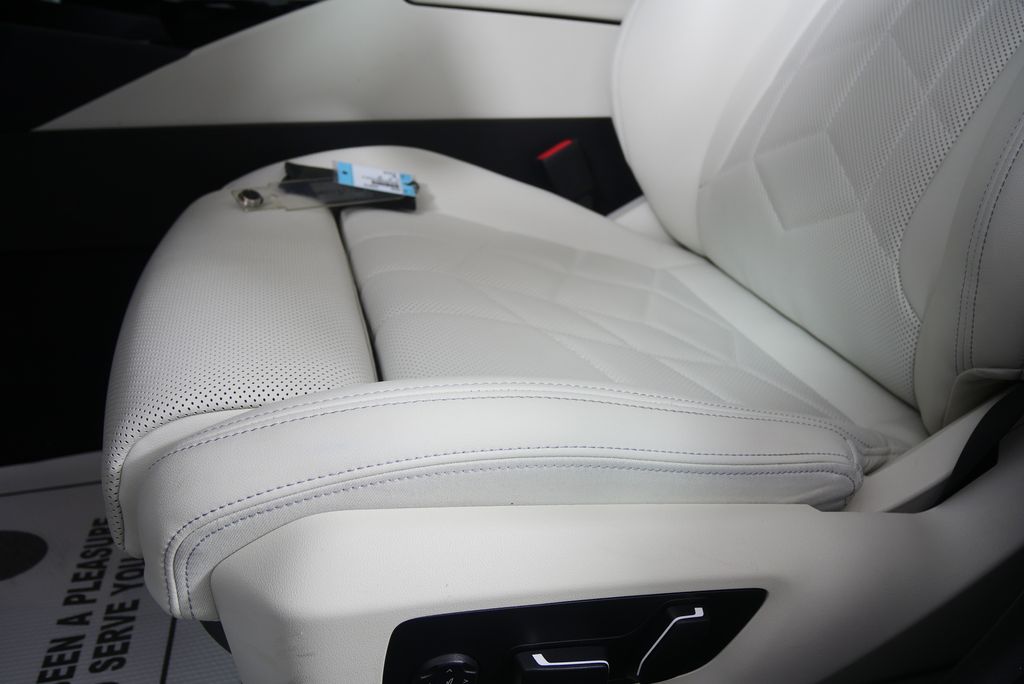 Thumbnail: 2025 BMW 5 Series - 10