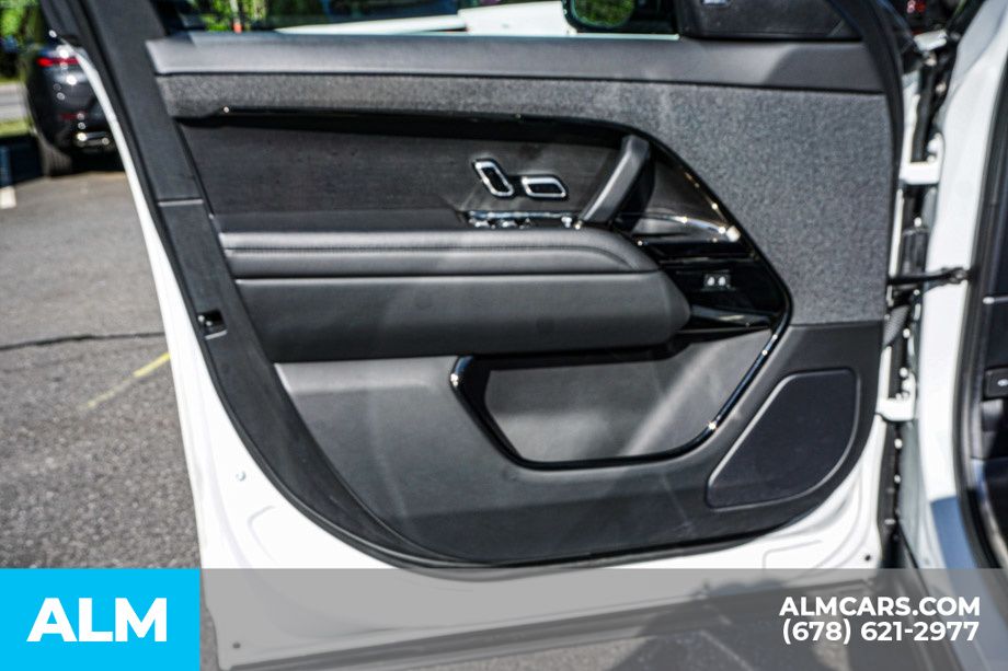 Used 2023 White Land Rover SE image 49
