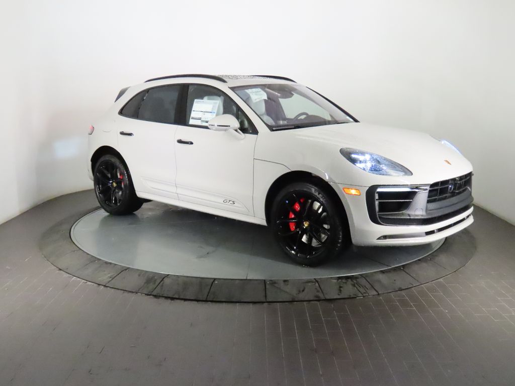 Thumbnail: 2026 Porsche Macan - 9