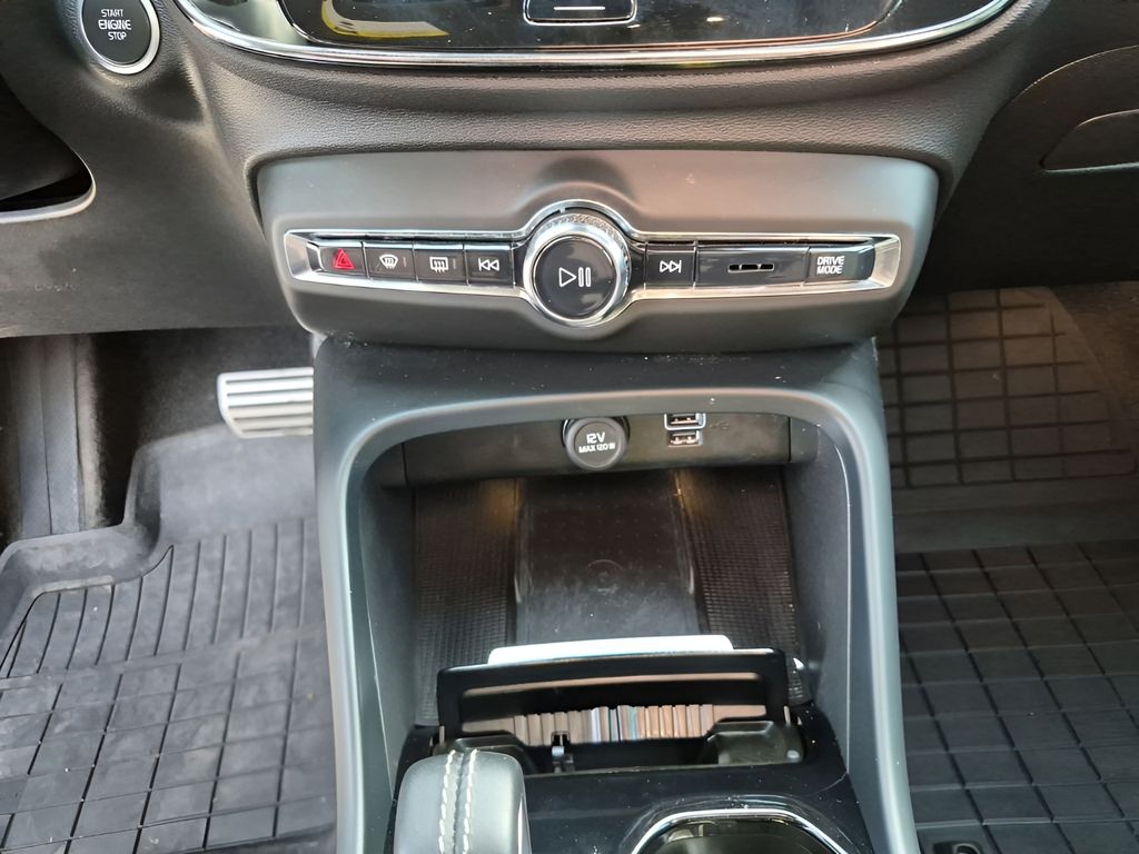 Used Car 2022 Volvo Xc40  R-design For Sale Under $20,000 In Austin, Texas