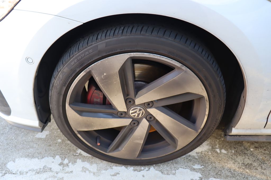 Thumbnail: 2019 Volkswagen Golf - 4