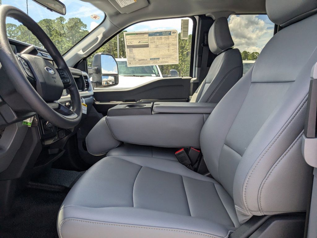 2025 Ford F-350 Super Duty XL
