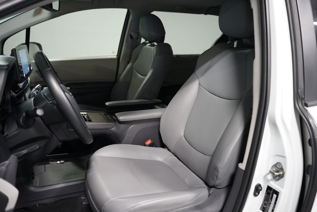 Thumbnail: 2021 Toyota Sienna - 6