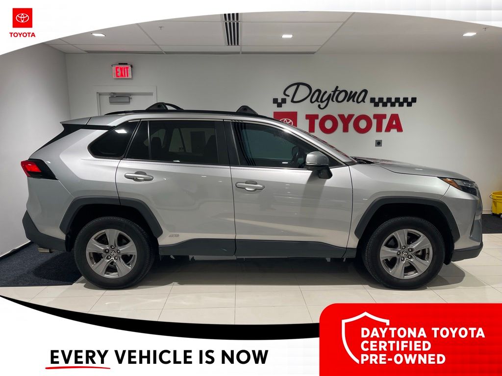 2022 Toyota RAV4 XLE - Photo 10