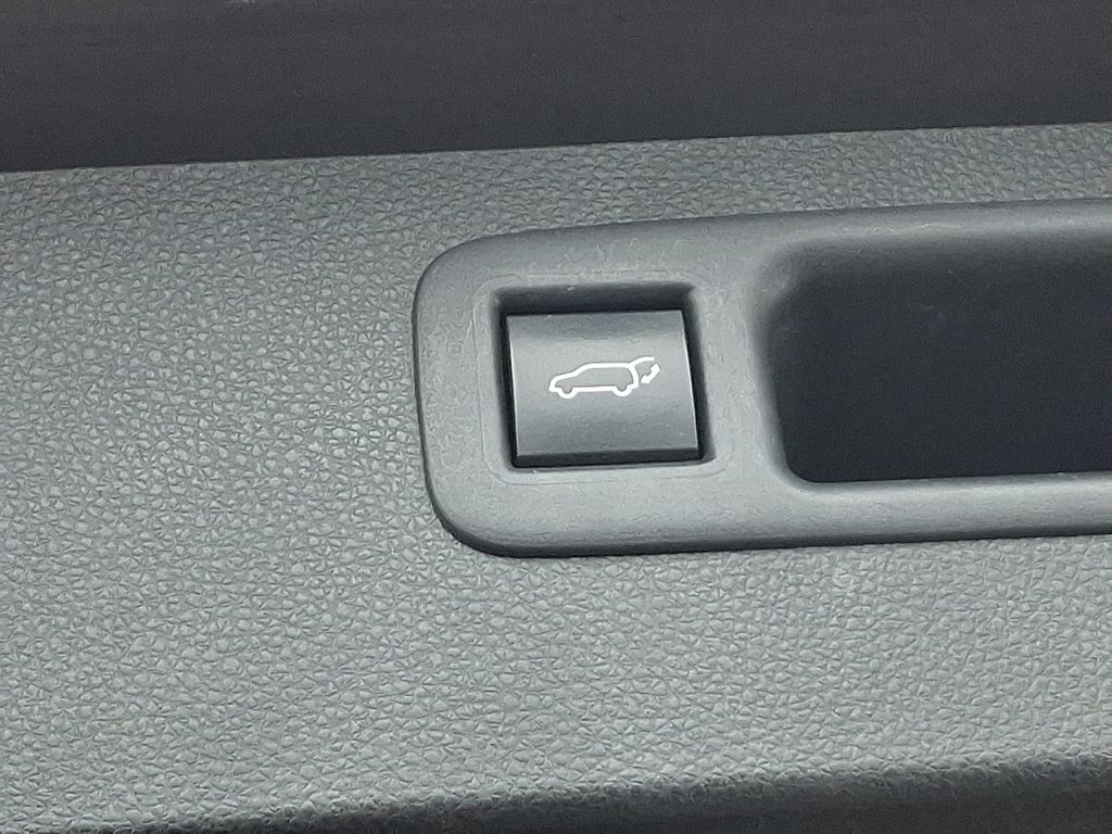 Thumbnail: 2021 Toyota Highlander - 31