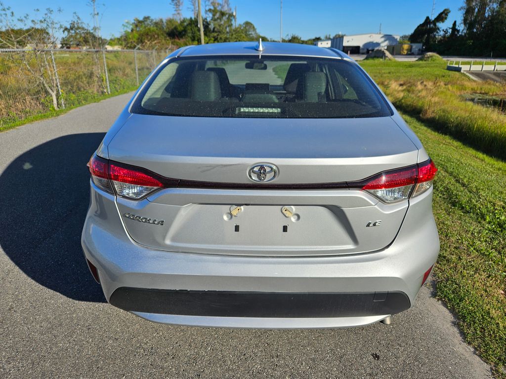 2022 Toyota Corolla LE 4