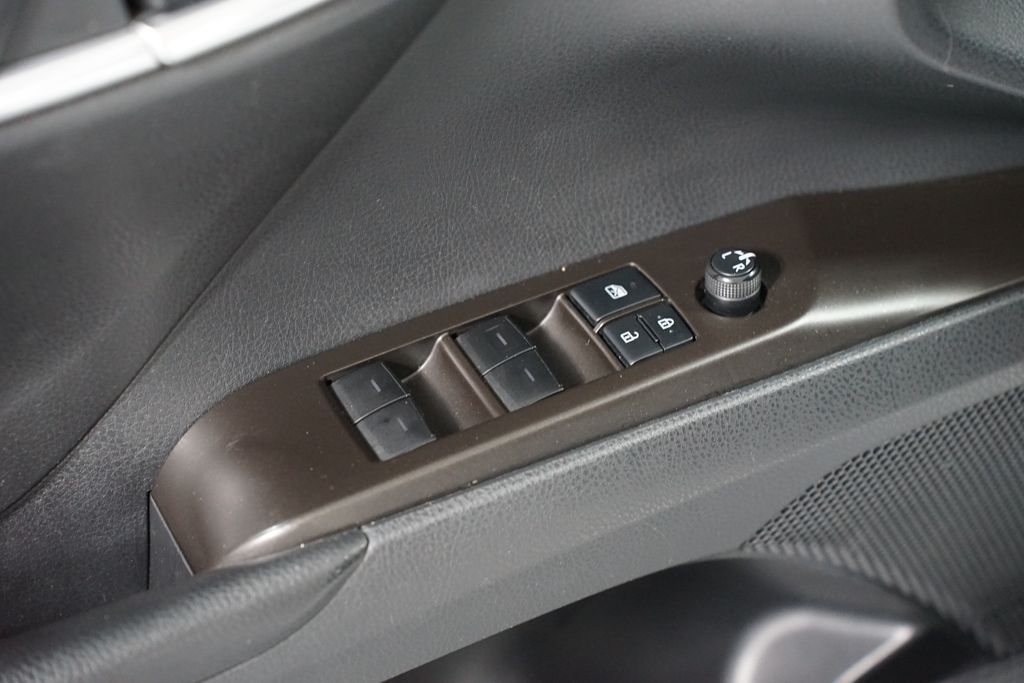 Thumbnail: 2021 Toyota Camry - 27