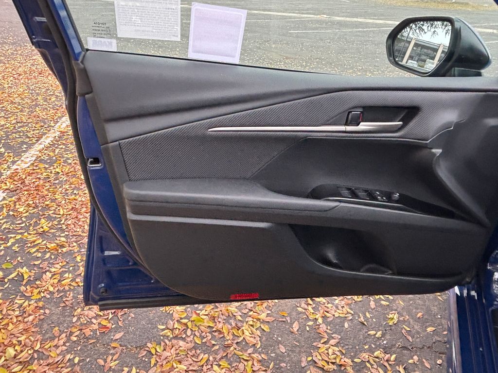 Thumbnail: 2025 Toyota Camry - 27