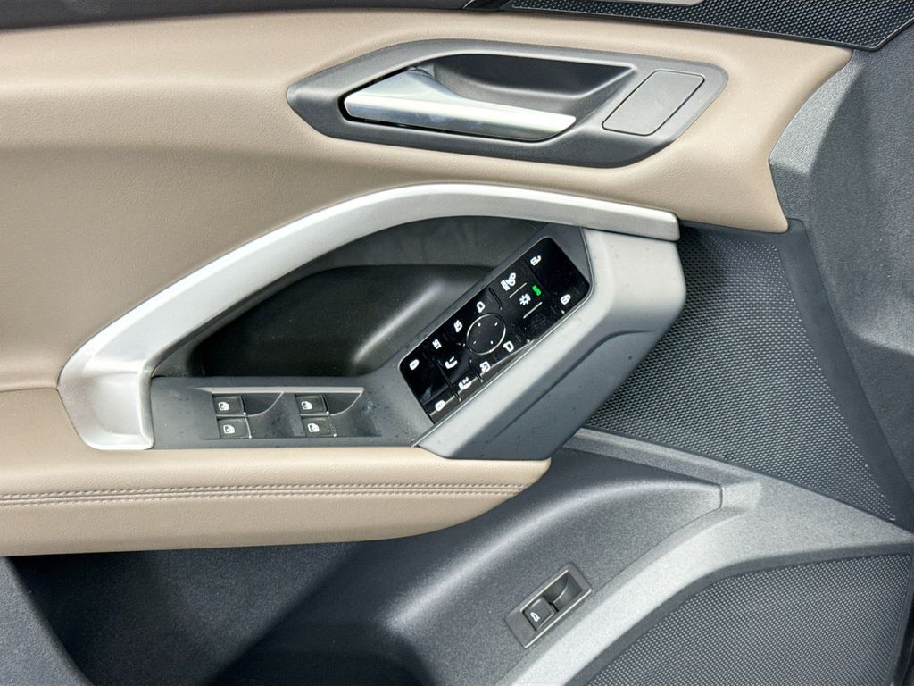 Thumbnail: 2025 Audi Q5 - 22