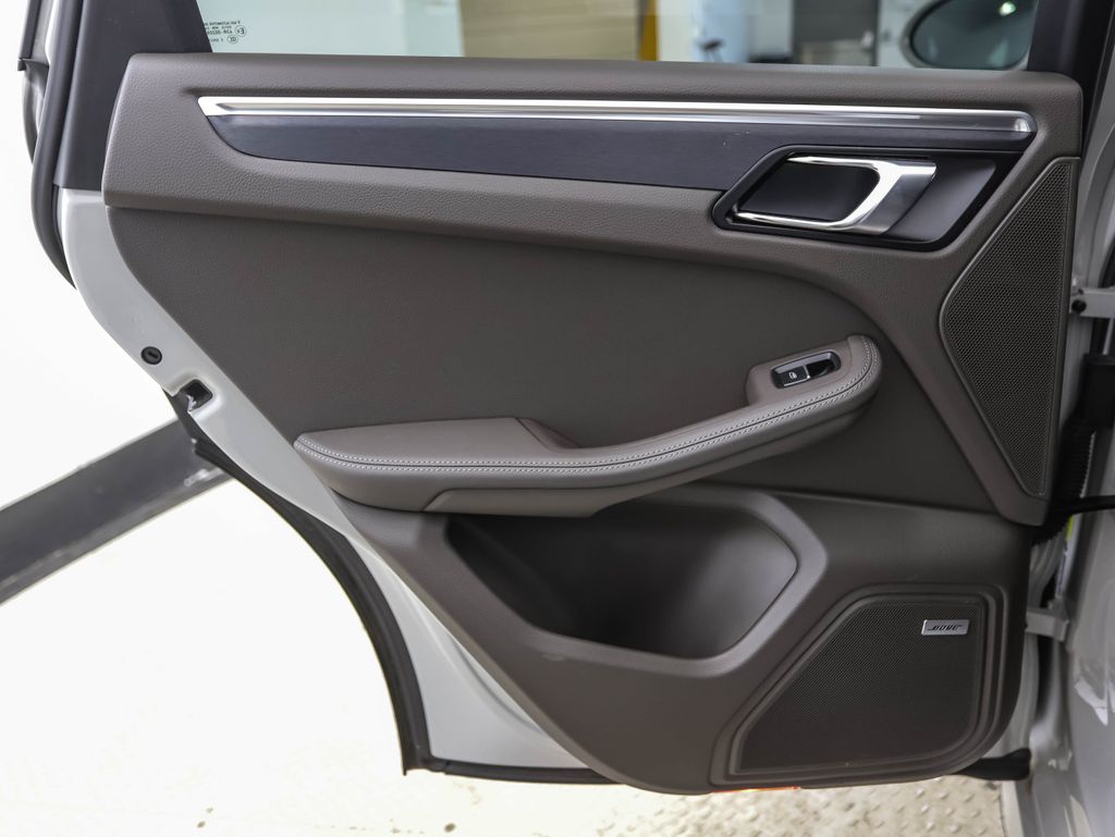 Thumbnail: 2021 Porsche Macan - 19