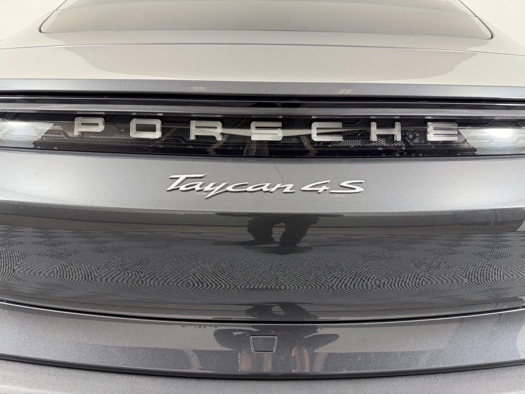 Thumbnail: 2021 Porsche Taycan - 14