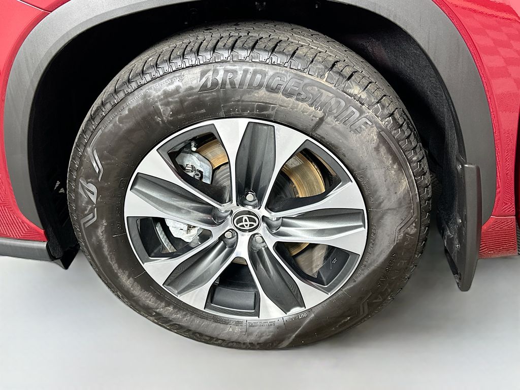 Thumbnail: 2026 Toyota Highlander - 32