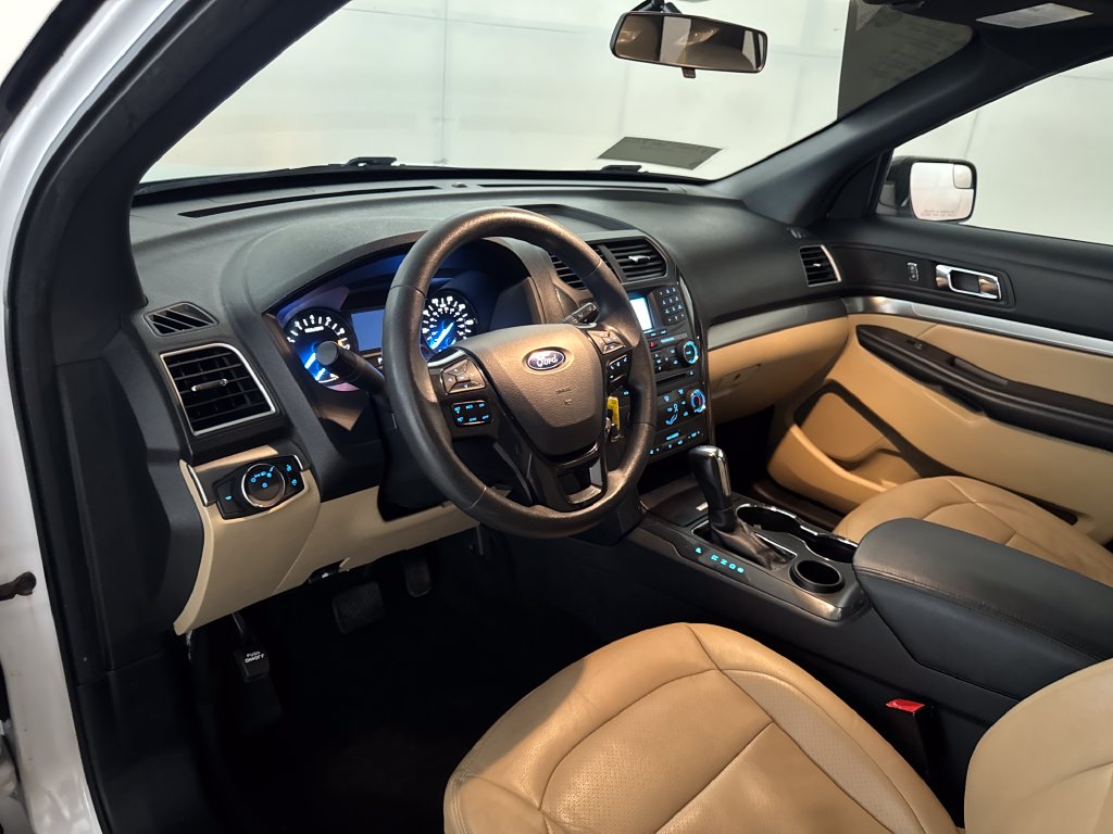 Certified Used 2017 White Ford Base image 6