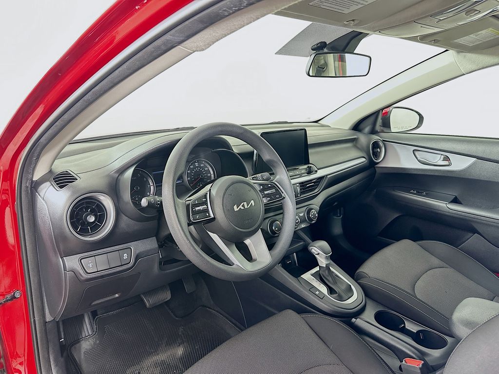 Thumbnail: 2022 Kia Forte - 9