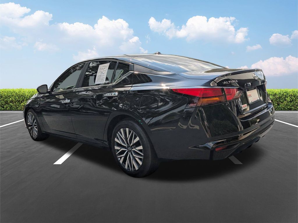 Used 2025 Nissan Altima Sedan