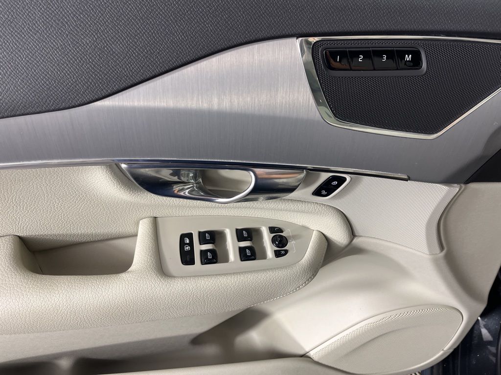 Thumbnail: 2022 Volvo XC90 - 29