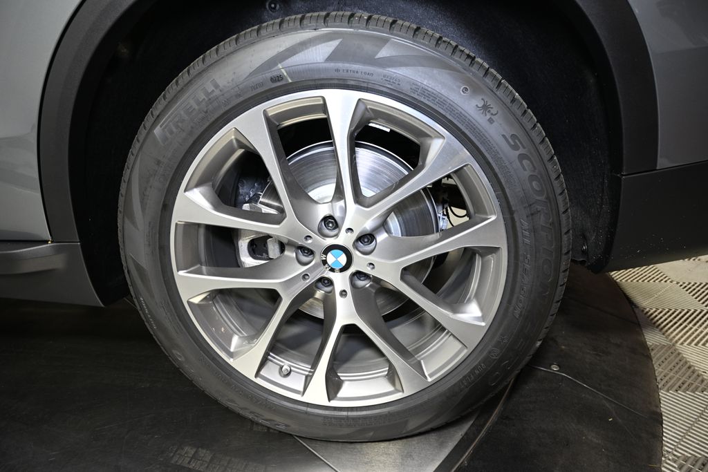 Thumbnail: 2026 BMW X5 - 12