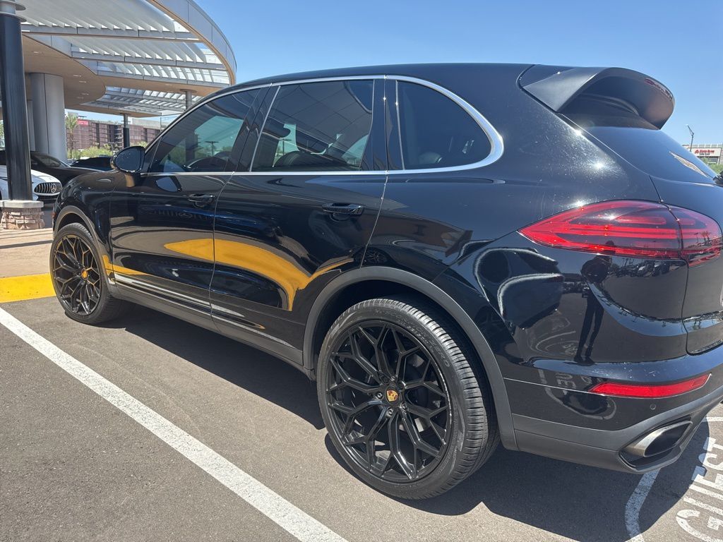 Thumbnail: 2017 Porsche Cayenne - 4