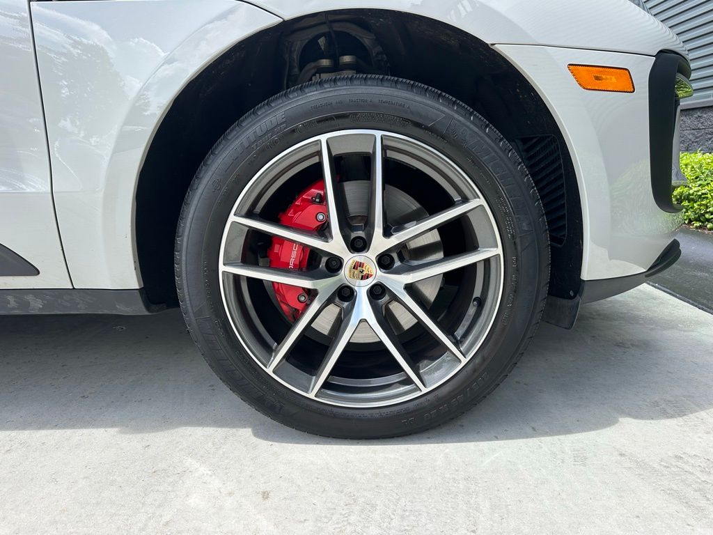 Thumbnail: 2023 Porsche Macan - 15