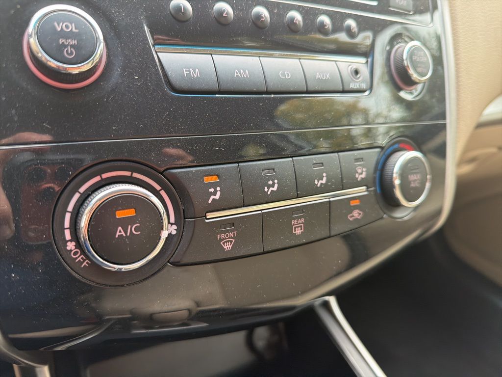 Thumbnail: 2015 Nissan Altima - 28