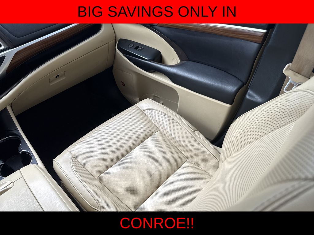 2018 Toyota Highlander Limited White at Community Kia