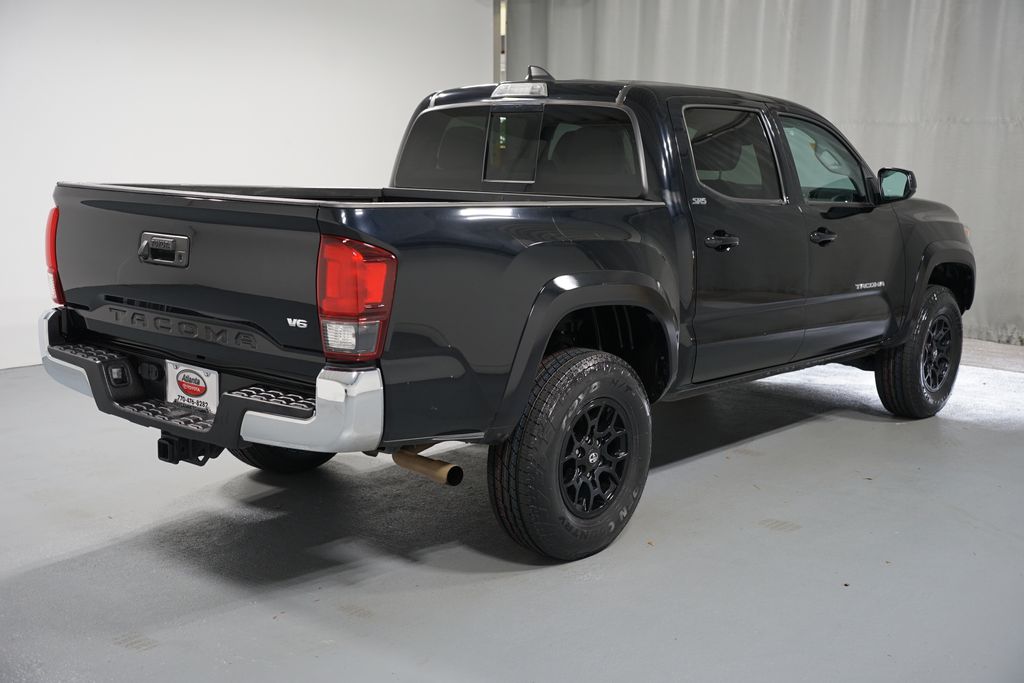 Thumbnail: 2022 Toyota Tacoma - 8