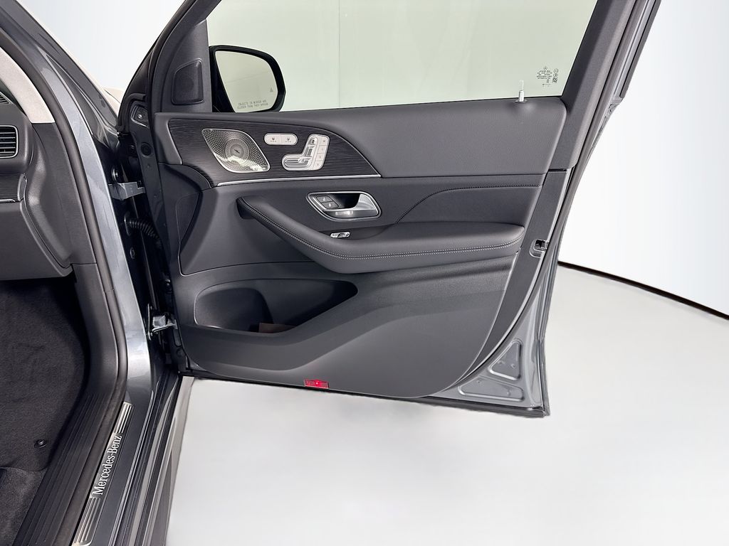 Thumbnail: 2026 Mercedes-Benz GLE - 27