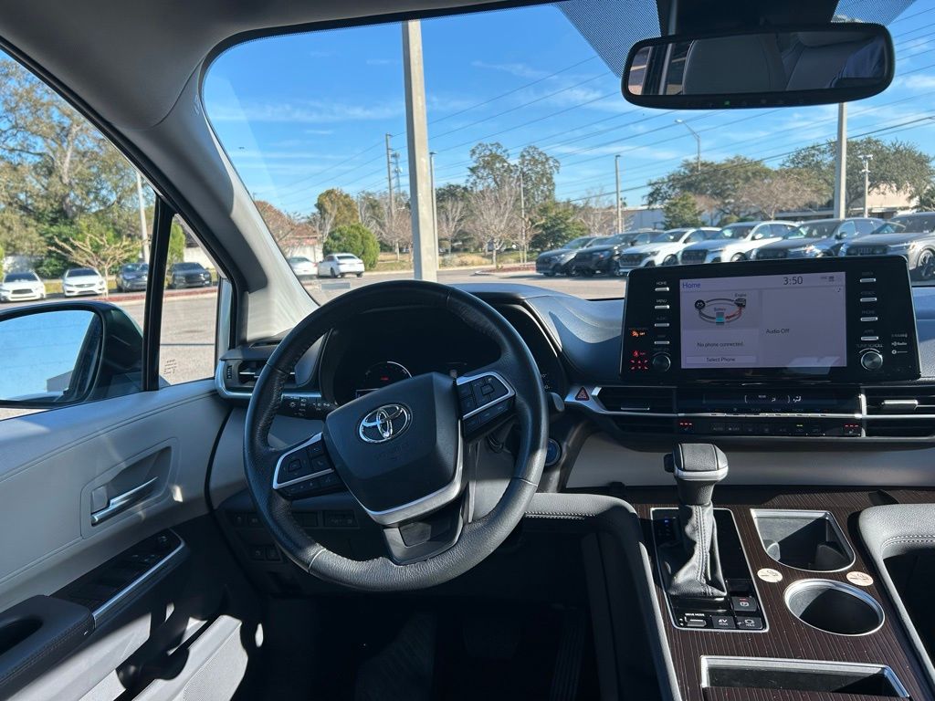 Used 2024  Toyota XLE image 9