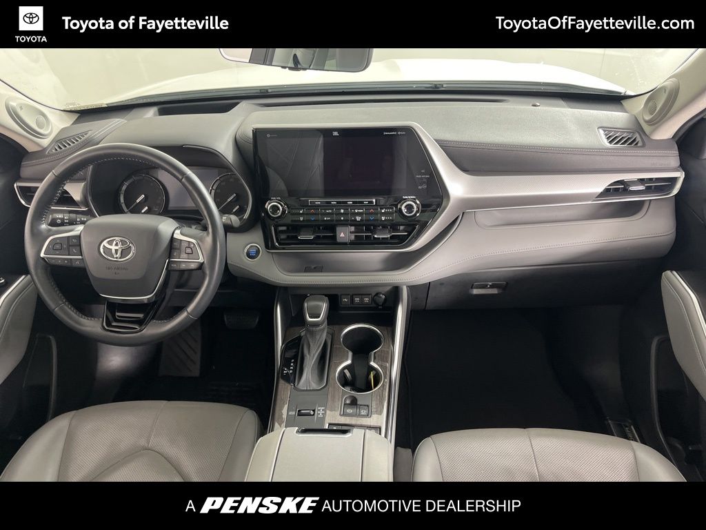 Thumbnail: 2021 Toyota Highlander - 21