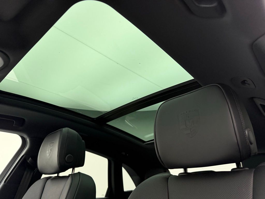 Thumbnail: 2026 Porsche Macan - 20