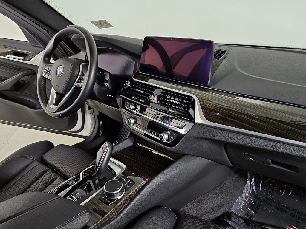 Thumbnail: 2023 BMW 5 Series - 13