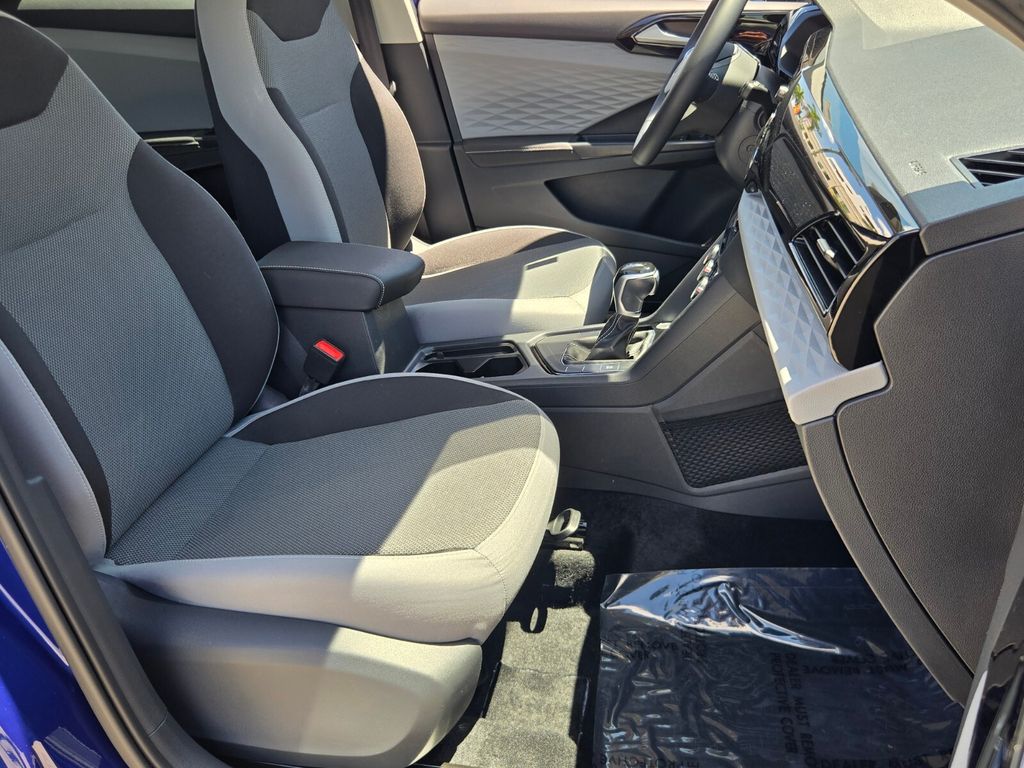 2024 Volkswagen Taos - $17,500