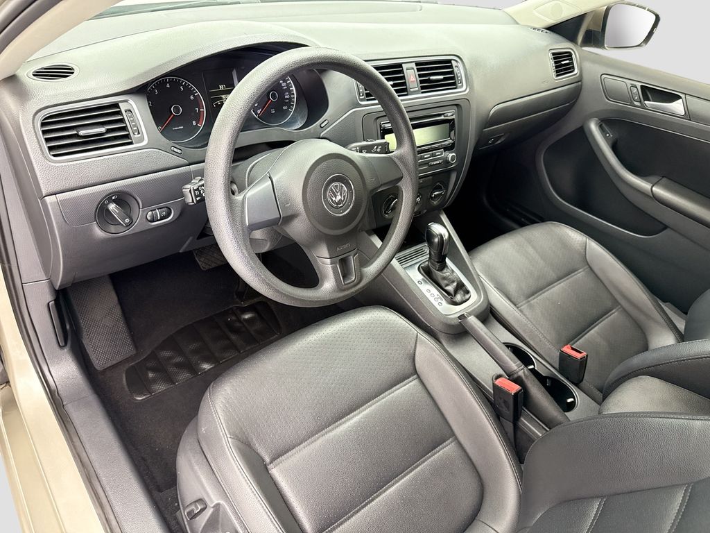 Thumbnail: 2014 Volkswagen Jetta - 9