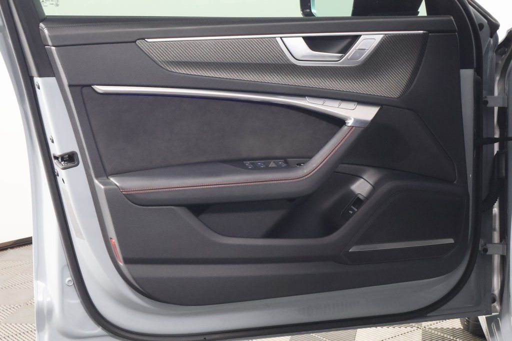 Thumbnail: 2023 Audi S6 - 12