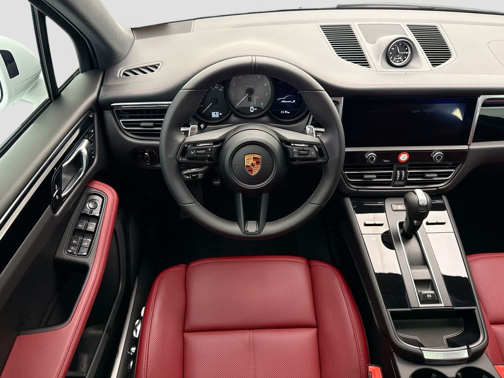 Thumbnail: 2026 Porsche Macan - 10