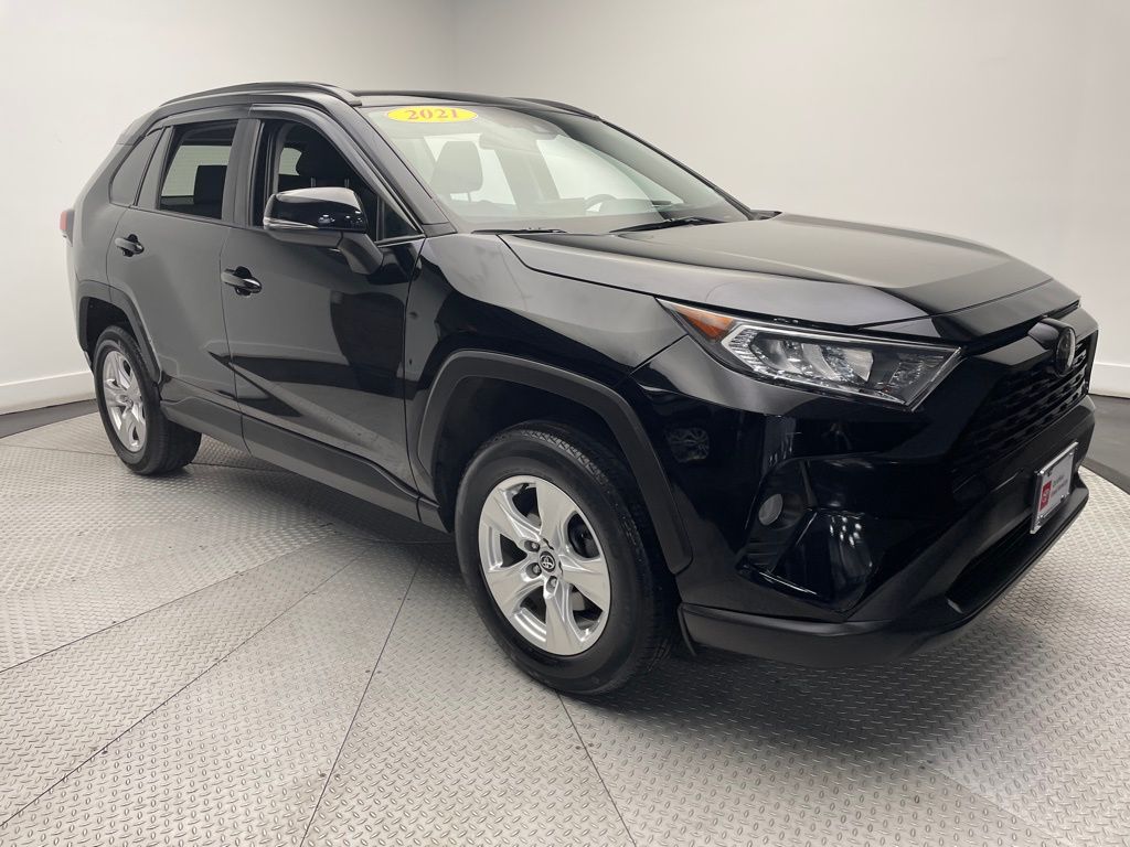 2021 Toyota RAV4 XLE 3